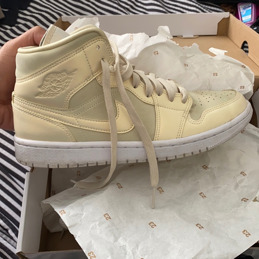 Women’s air Jordan 1 Mid SE